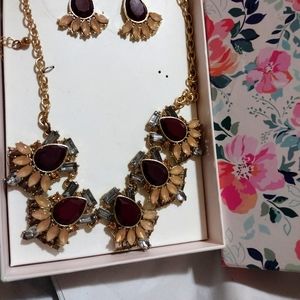 Women necklace and earrings. Vintage.